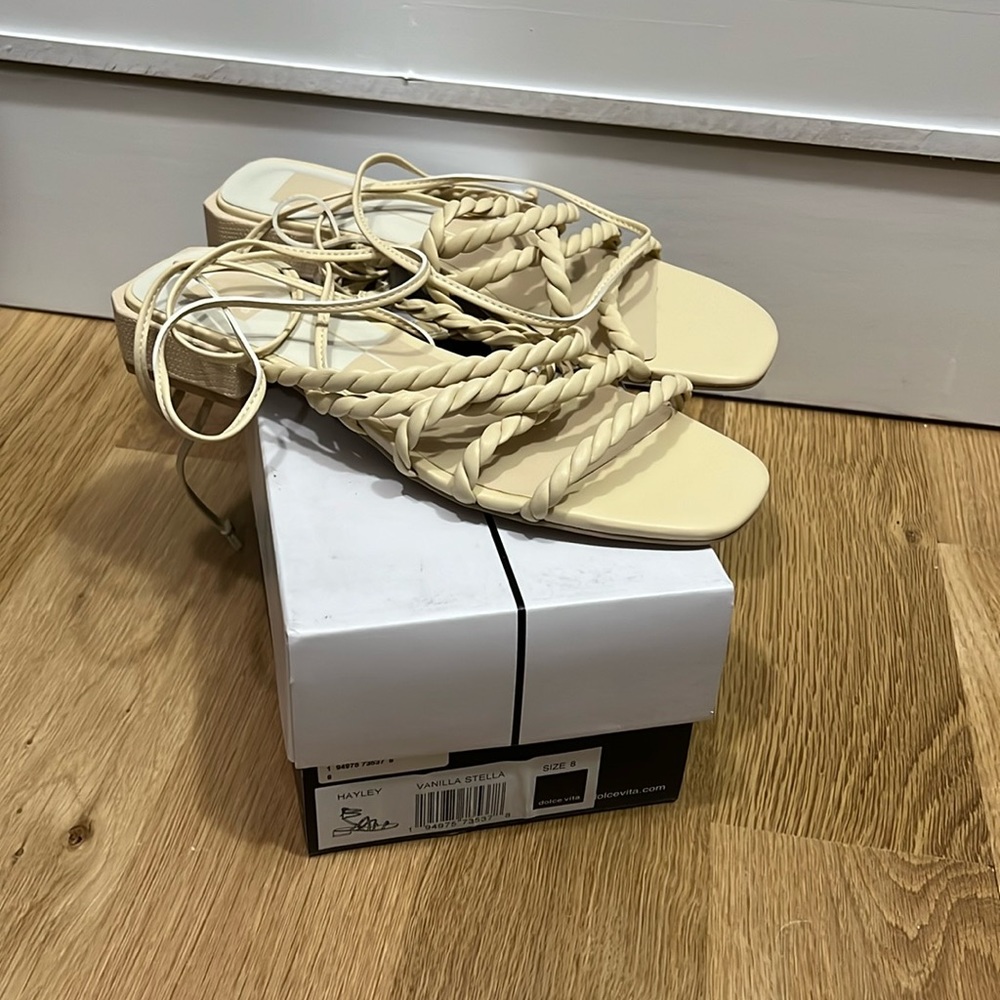 Dolce Vita Hayley size 8 NEW IN BOX vanilla Stella